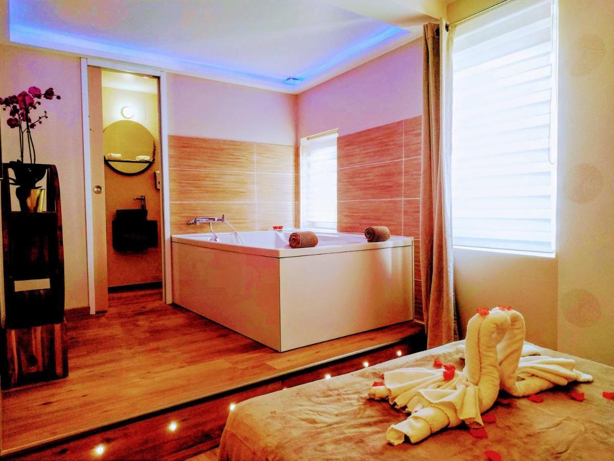 Studio Love Room Spa Baignoire Double La Ciotat Centre Port الغرفة الصورة